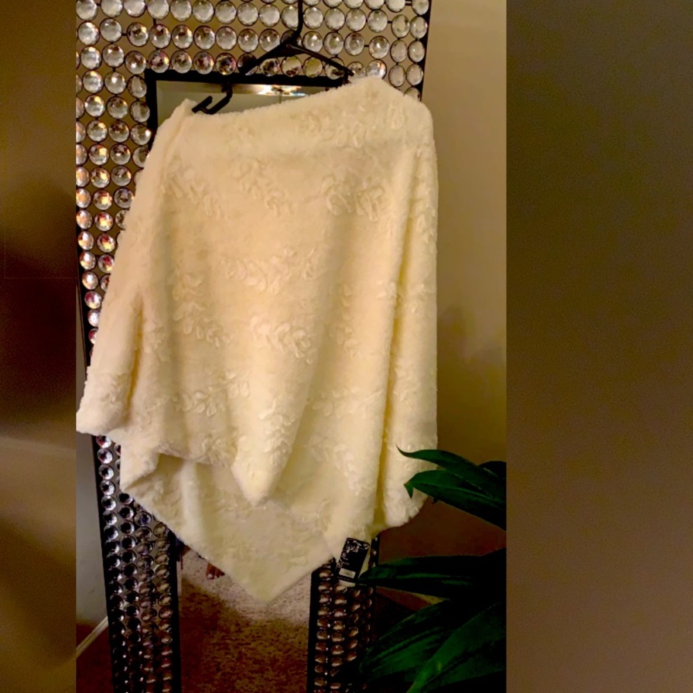 Beautiful Vintage Shawl